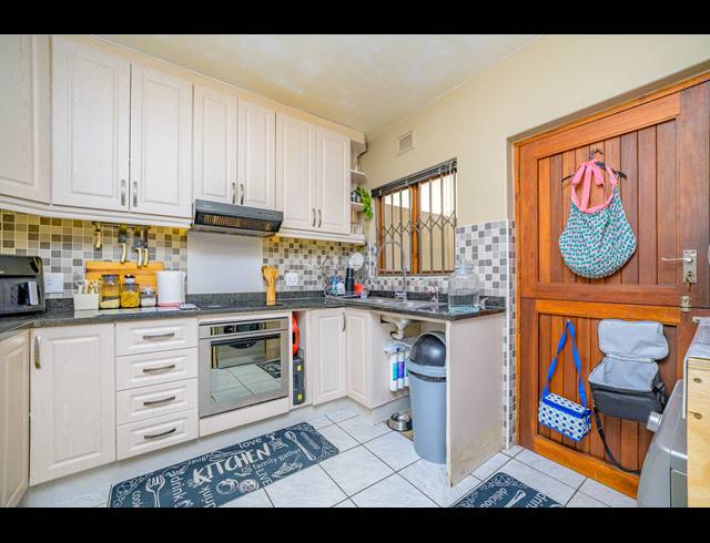 3 BEDROOM DUPLEX FOR SALE IN THE WOLDS